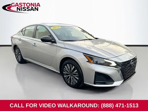 Used 2024 Nissan Altima 2.5 SV image 1