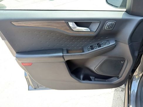 Used 2020 Ford Escape Titanium AWD/4WD image 19