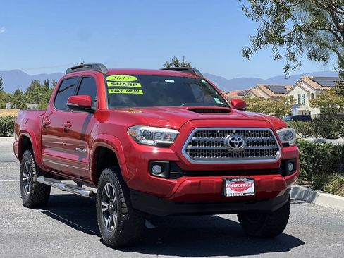 Used 2017 Toyota Tacoma TRD Sport AWD/4WD image 14