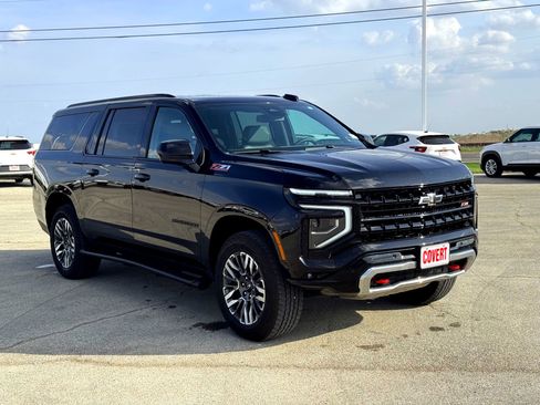 Used 2025 Chevrolet Suburban Z71 image 4