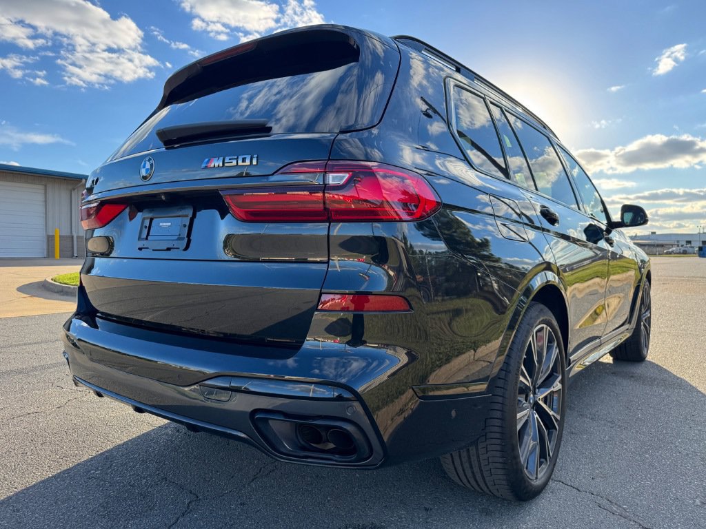 Used 2022 BMW X7 M50i AWD/4WD image 6