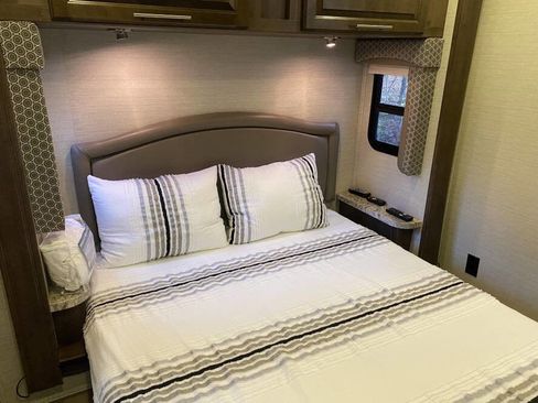 Used 2017 Ford E-450 and Econoline 450 Super Duty w/ Motorhome Prep Package image 69