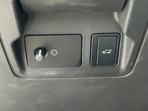 Used 2025 Land Rover Range Rover Velar Dynamic SE image 29