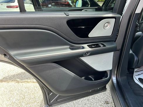 Used 2025 Lincoln Aviator Reserve w/ Luxury Package image 12