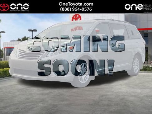 Used 2017 Toyota Sienna XLE image 1