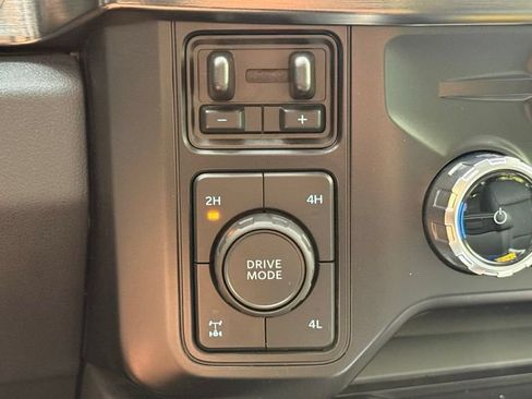 Used 2024 Ford F250 Lariat w/ Black Appearance Package AWD/4WD image 21