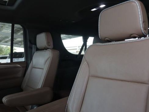 Certified 2024 Chevrolet Suburban High Country AWD/4WD image 31