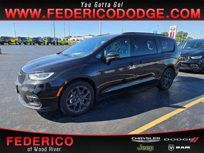 Used 2026 Chrysler Pacifica Select w/ S Appearance Package