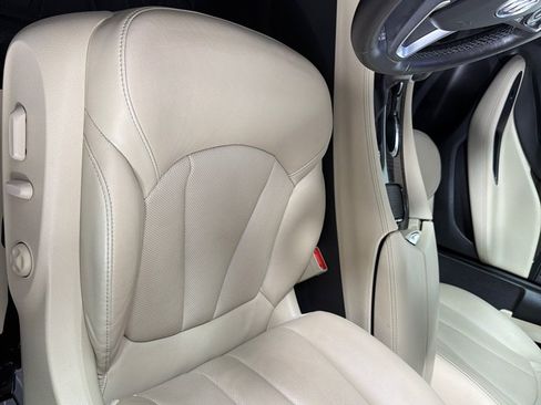 Used 2019 Buick Envision Essence FWD image 12