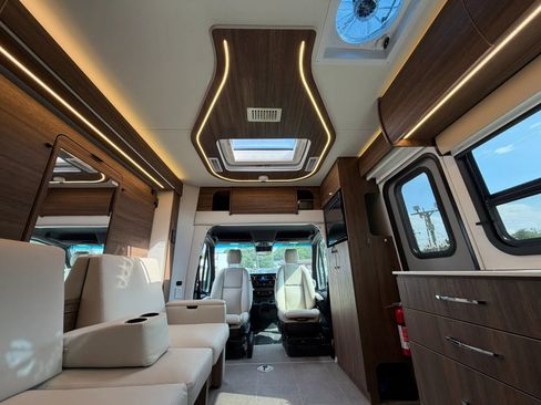 Used 2024 Mercedes-Benz Sprinter 3500 image 47