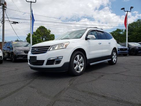 Used 2017 Chevrolet Traverse LT w/ Style and Technology Package AWD/4WD image 3