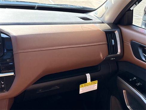 New 2025 Nissan Pathfinder Platinum image 17