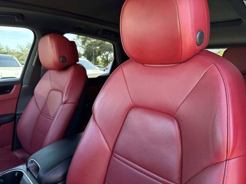 Used 2023 Porsche Cayenne image 26