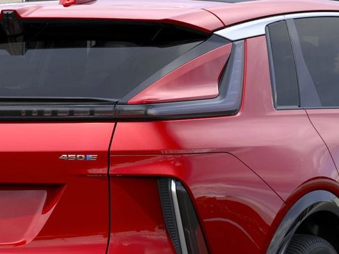 New 2025 Cadillac Lyriq Luxury RWD image 11