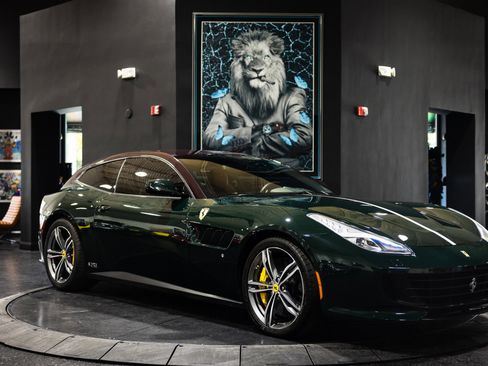 Used 2018 Ferrari GTC4Lusso image 10