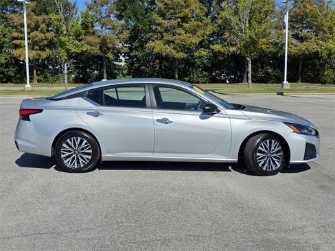 Used 2024 Nissan Altima 2.5 SV image 29