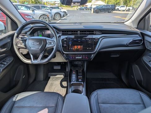 Used 2023 Chevrolet Bolt EUV Premier w/ Sun & Sound Package FWD image 11