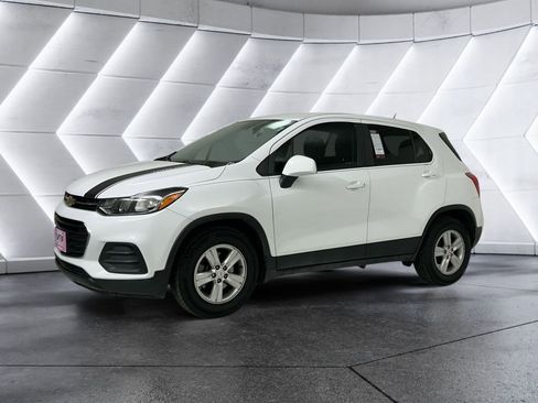 Used 2021 Chevrolet Trax LS w/ Tint and Cruise Package FWD image 3