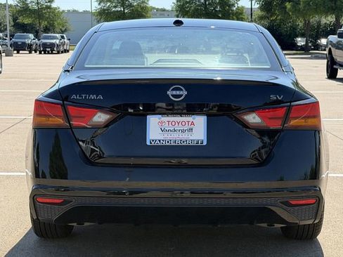 Used 2024 Nissan Altima 2.5 SV FWD image 5