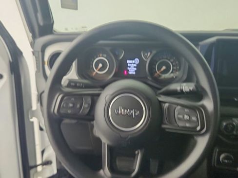 Used 2025 Jeep Gladiator Sport AWD/4WD image 18