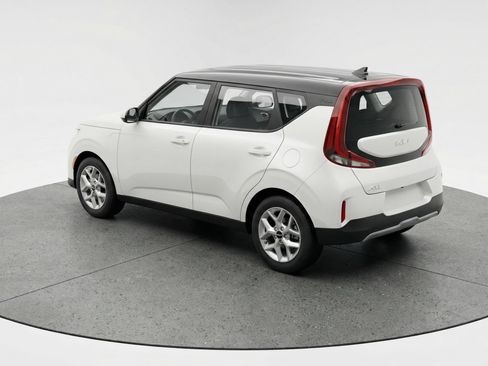Used 2025 Kia Soul LX w/ LX Technology Package image 6