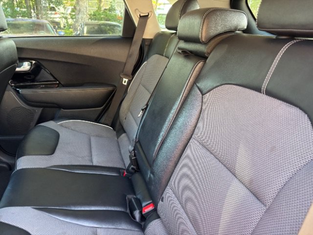 Used 2022 Kia Niro EX FWD image 16