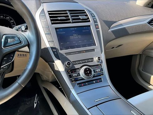Used 2020 Lincoln MKZ w/ Convenience Package FWD image 9