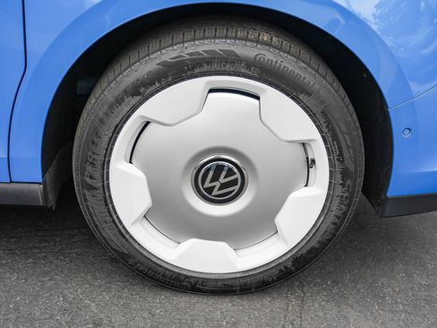 Certified 2025 Volkswagen ID. Buzz 1st Edition RWD image 12