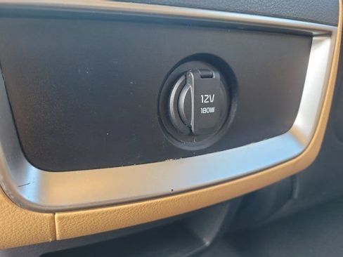 Used 2022 Kia Carnival LX FWD image 15