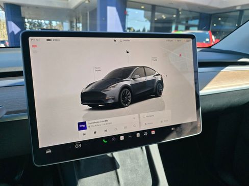 Used 2023 Tesla Model Y Long Range AWD/4WD image 24
