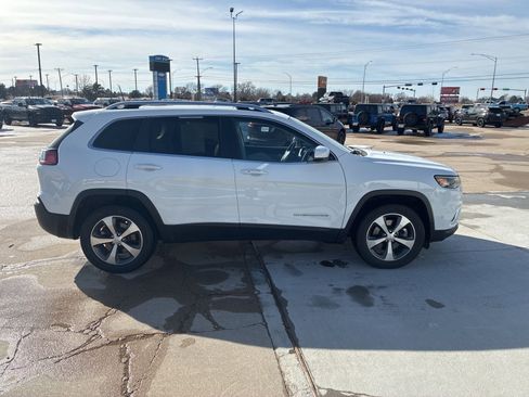 Used 2021 Jeep Cherokee Limited image 8