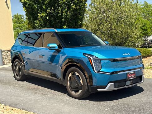 Used 2024 Kia EV9 Land w/ Towing Package AWD/4WD image 3