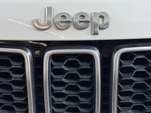Used 2018 Jeep Grand Cherokee Limited AWD/4WD image 21