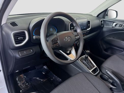 Used 2025 Hyundai Venue SE FWD image 22
