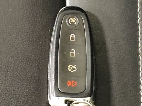 Used 2017 Ford Escape Titanium image 32