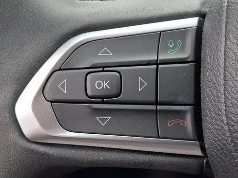 Used 2023 Jeep Compass Latitude AWD/4WD image 22