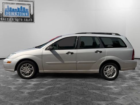 Used 2003 Ford Focus SE FWD image 4