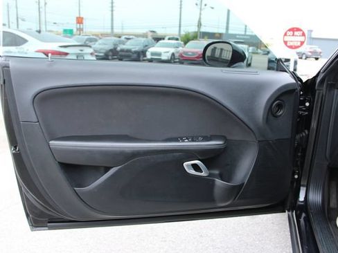 Used 2017 Dodge Challenger SXT RWD image 10