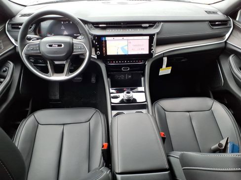 New 2026 Jeep Grand Cherokee Altitude image 8