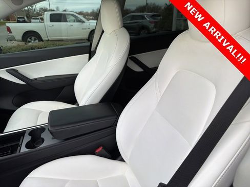 Used 2022 Tesla Model Y Long Range image 7