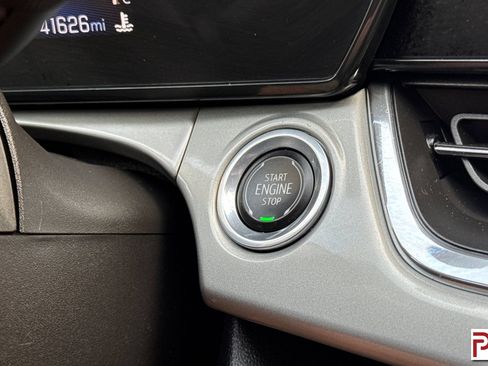 Certified 2025 Chevrolet Trax LT FWD image 24