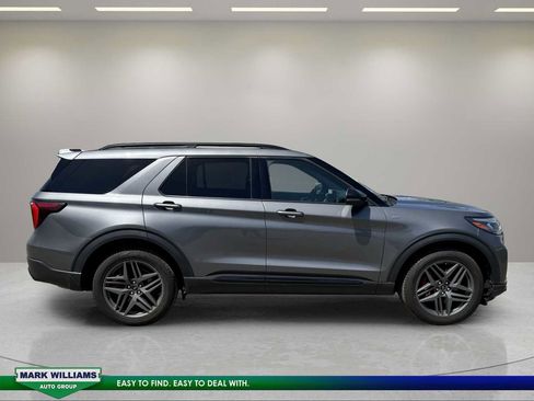 Used 2025 Ford Explorer ST-Line w/ ST-Line Street Pack AWD/4WD image 2