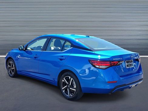 Used 2025 Nissan Sentra SV FWD image 4