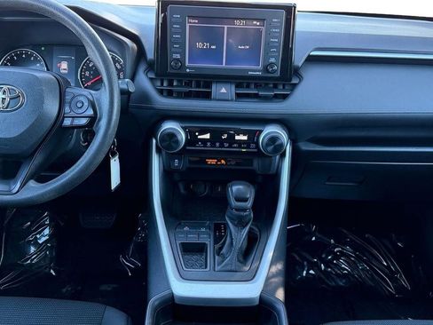 Used 2021 Toyota RAV4 LE image 11