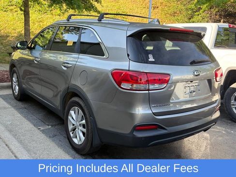 Used 2017 Kia Sorento AWD w/ LX Convenience Package image 5