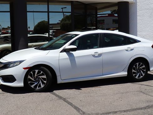 Used 2018 Honda Civic EX image 4