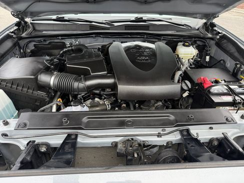 Used 2021 Toyota Tacoma TRD Off-Road image 20