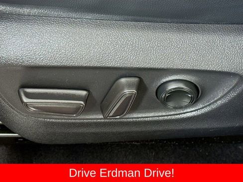 Used 2023 Toyota Highlander Limited image 12