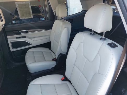 Used 2022 Kia Telluride EX w/ EX Premium Package image 15