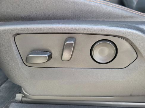 Used 2023 GMC Sierra 1500 AT4 w/ AT4 Premium Package image 18